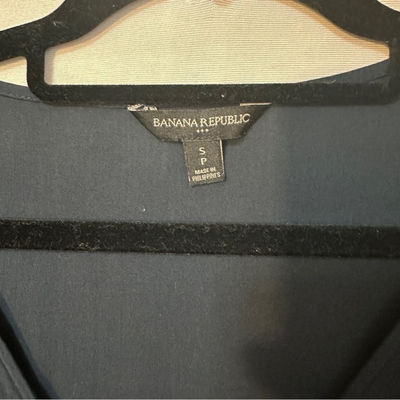 Banana Republic Navy V-Neck Top SIZE S - Picture 6 of 9
